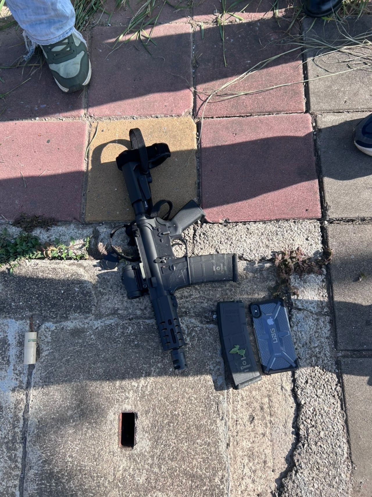 疯狂男子在湄索开枪射击，警方确认已控制局势