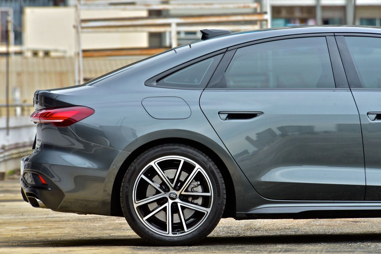 组合物优良的价格！测试AUDI A5 SPORTBACK e-HYBRID QUATTRO