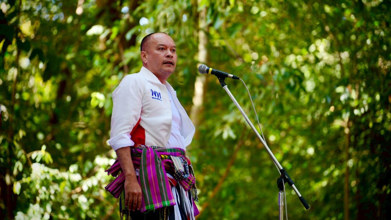 为泰党访问加拉信，宣布免债务与三年债务暂停，保证农民利润30%