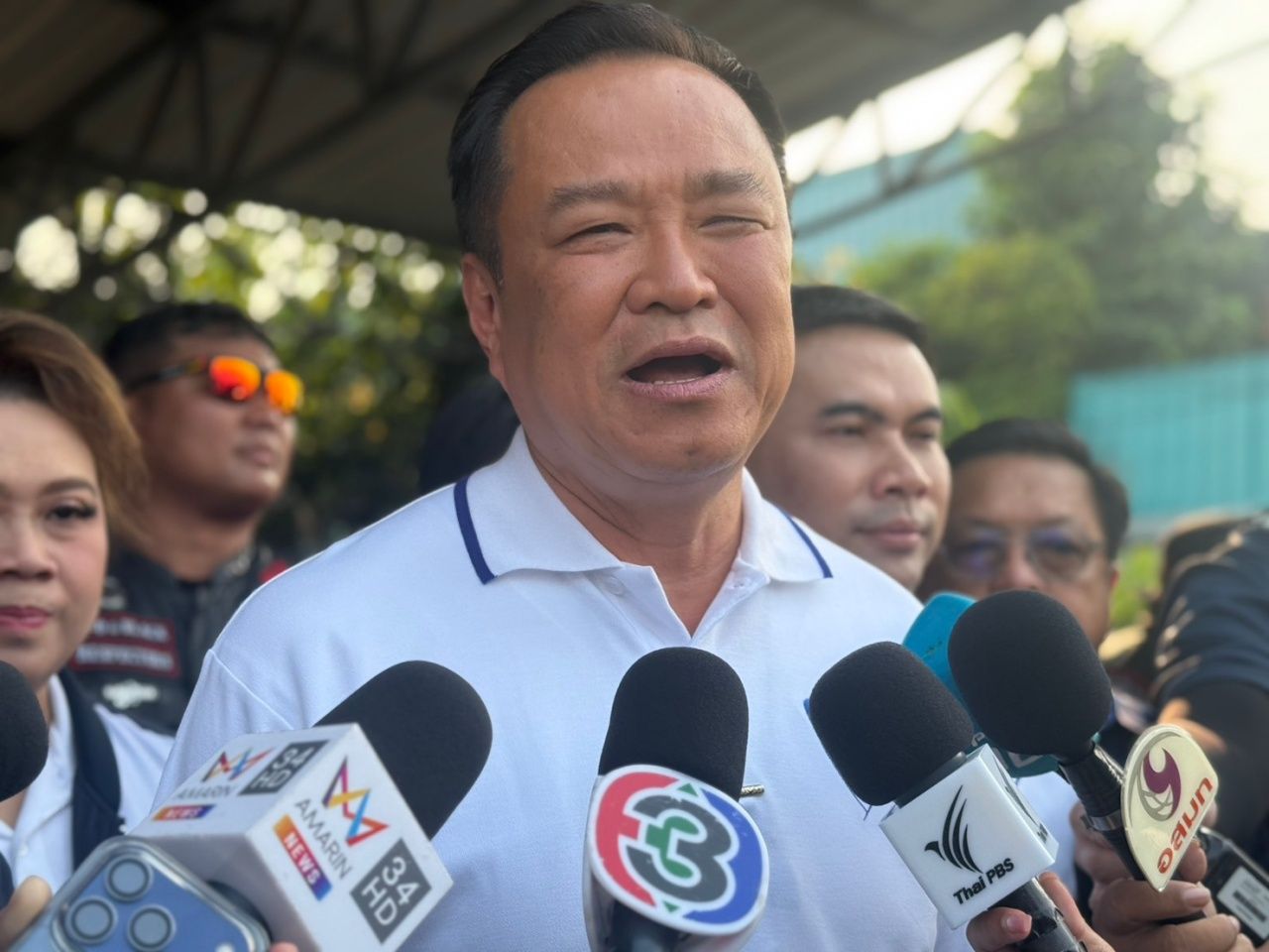 “阿努廷”希望在曼谷插上自豪泰党旗帜，猛烈抨击前议员候选人，没想到受过教育的人会玩肮脏游戏