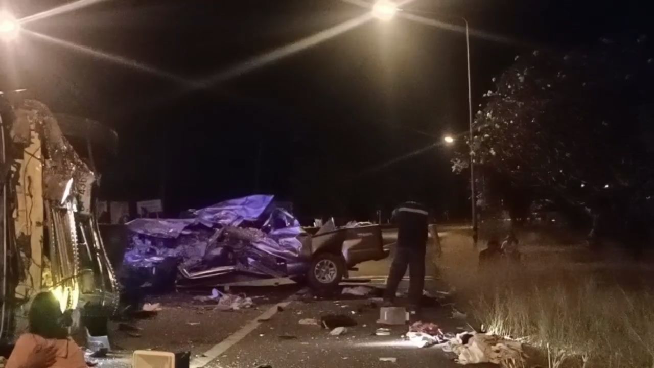 悲剧：六轮卡车冲过车道撞上皮卡车，父女震惊，妻子、女儿和孙子共四人死亡