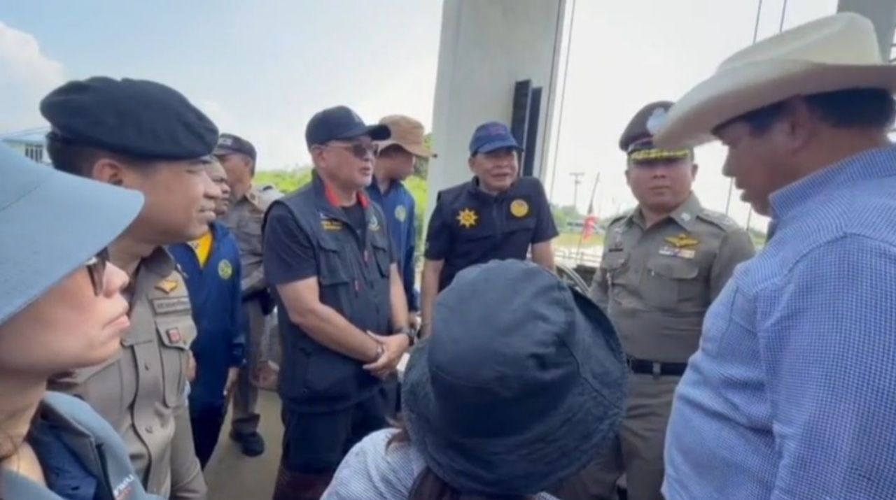 邦巴尔居民集会封锁大城-安通路,呼吁开放邦功水闸