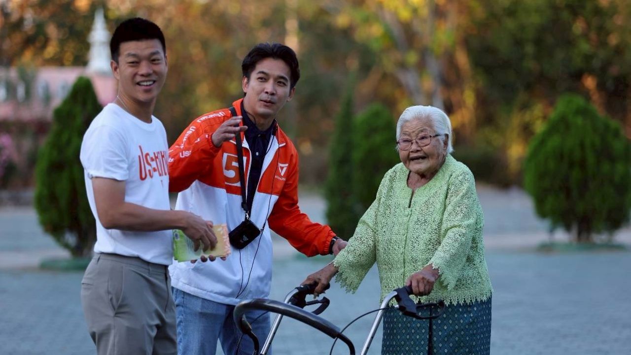 人民党在清迈进行最后冲刺拉票，村民鼓励“不要放弃”