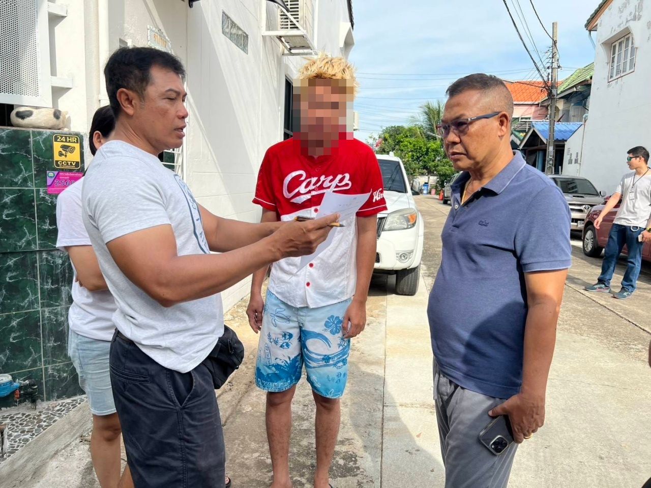 巴康大警察逮捕市副市长的头盔盗窃者，声称喜好收藏