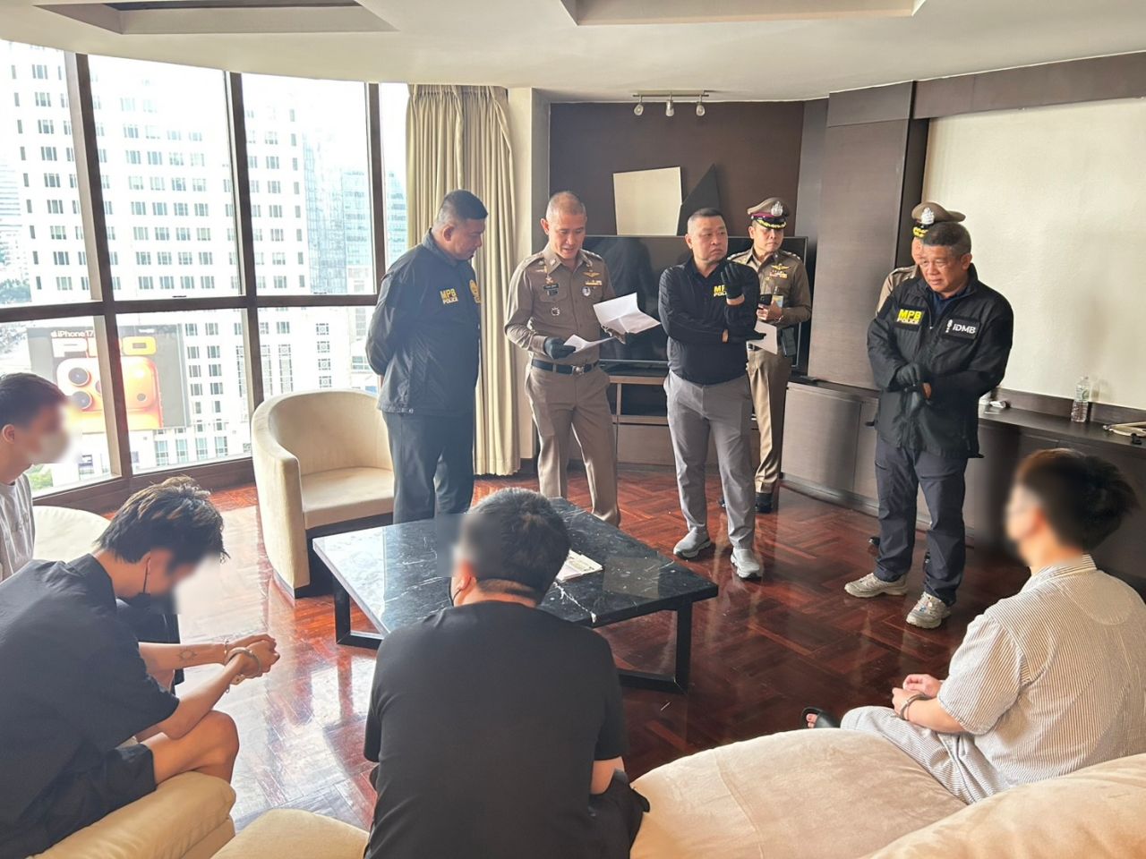 “大Kong” 突袭诈骗集团资金基地,高级公寓设为基地,最新创新AI骗AI