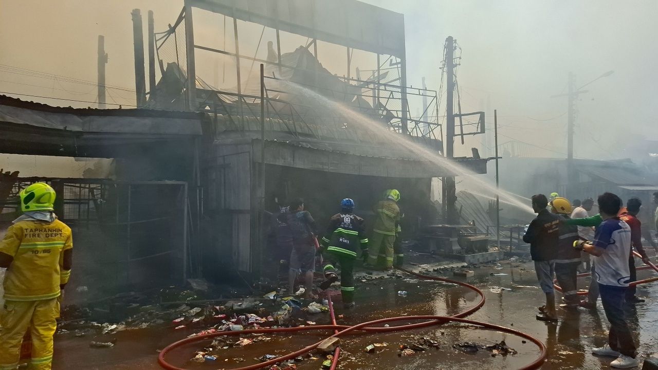 披集火灾连锁反应 市场被毁50亿 警方拘留嫌疑人审问