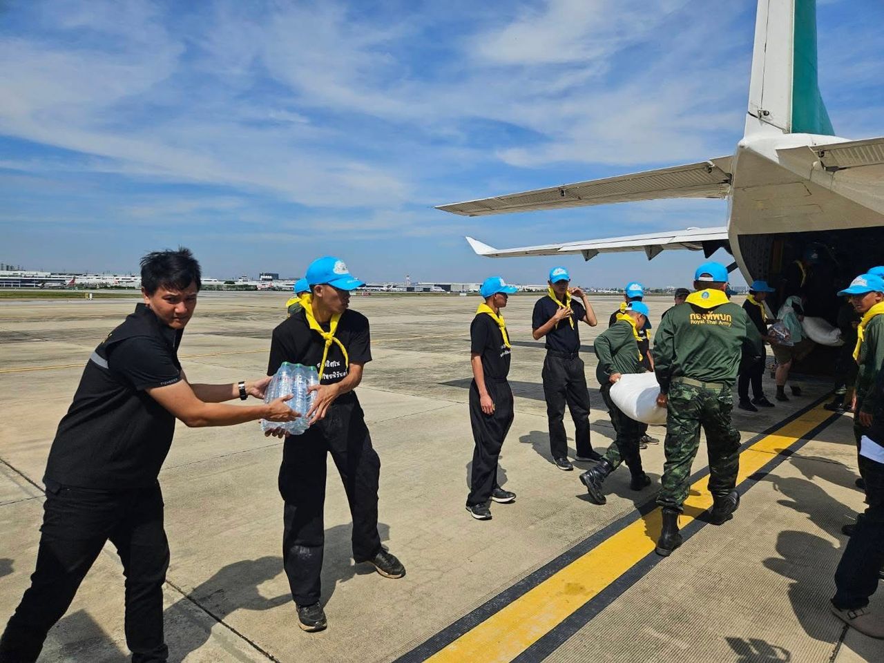 “达姆纳斯”命令农业市场组织紧急调配大米和饮用水，使用皇家雨量测量和农业航空协助合艾居民