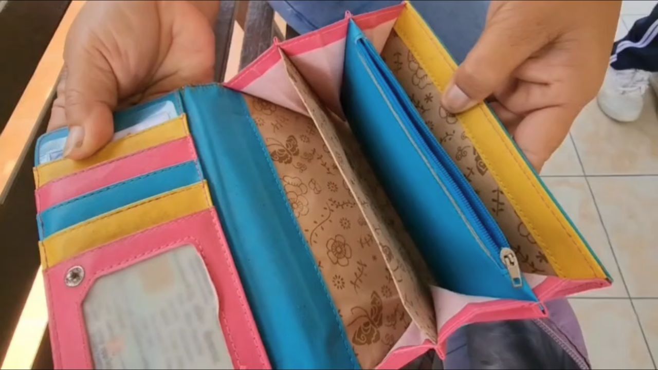 令人痛心！嫌犯盗窃学生学费，孩子为助母唱歌筹款