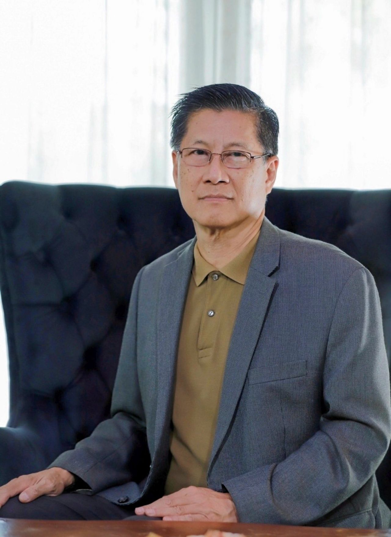 “帕拉顿·巴探他布特中将”：泰国建泰党总理候选人之一的生平