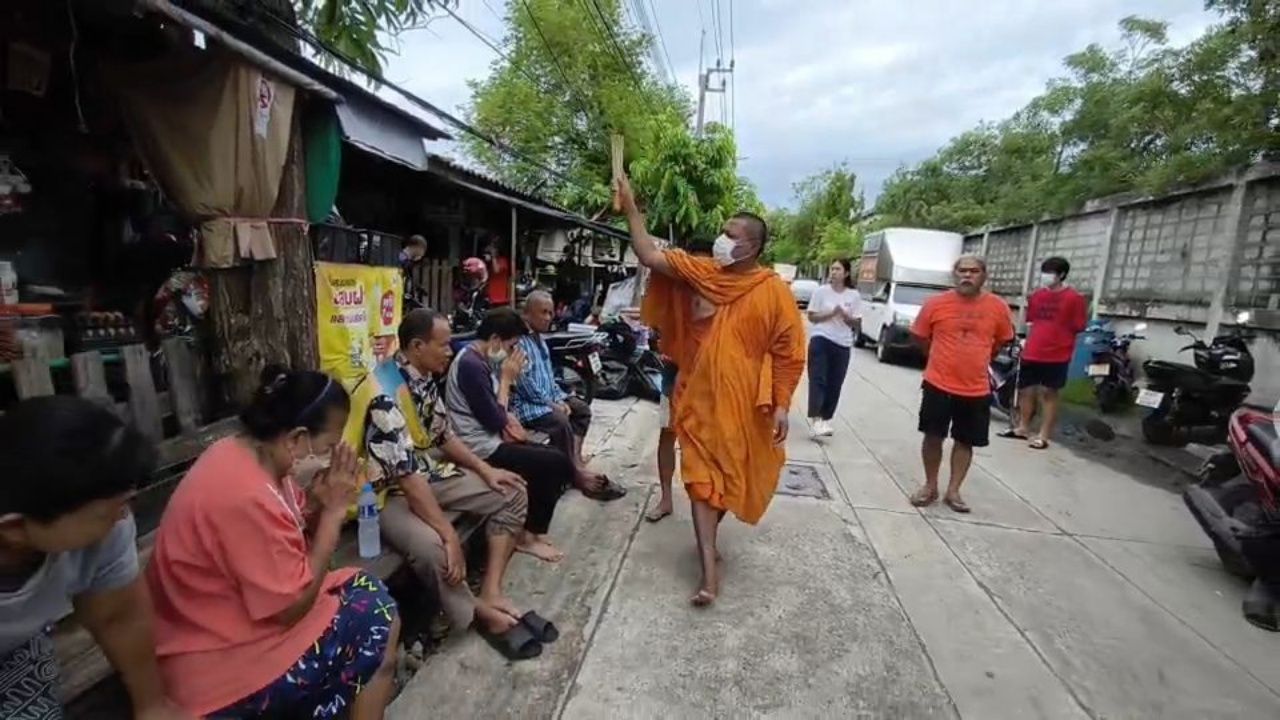 神秘火灾在 Samrong Tai 的房屋中燃起，居民怀疑超自然现象，等待“医师พล”验证