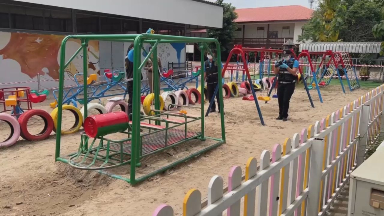 事故警示：摇摆列车击中三年级小学生致肝脏破裂死亡