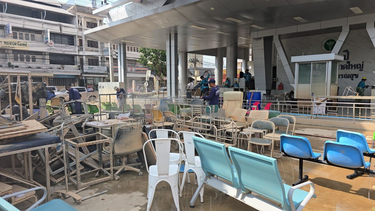 两名飞行员的心声：执行“合艾洪水救援”任务，驾直升机接送儿童急诊病患