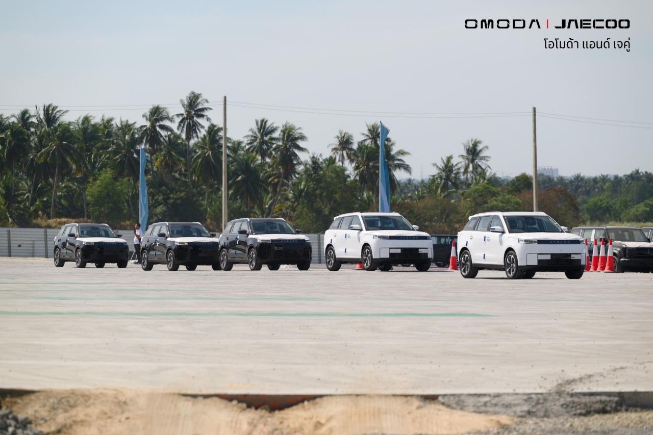 Omoda & Jaecoo 在廊曼港为客户交付 JAECOO 5 EV 电动车