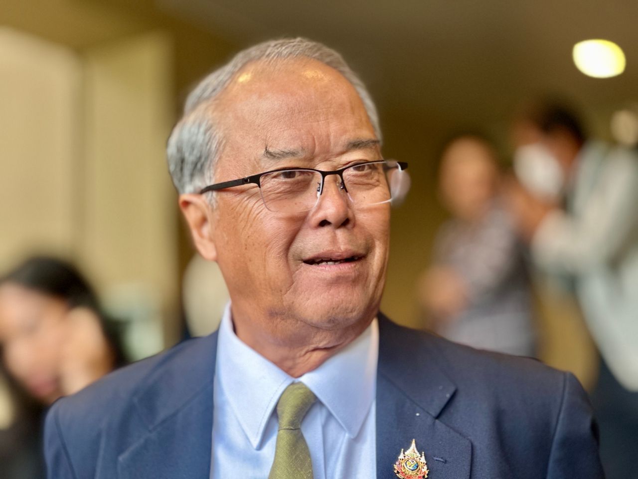“丘沙克”指出“佩通塔”被宪法法院要求暂停职务与“巴育”案相似