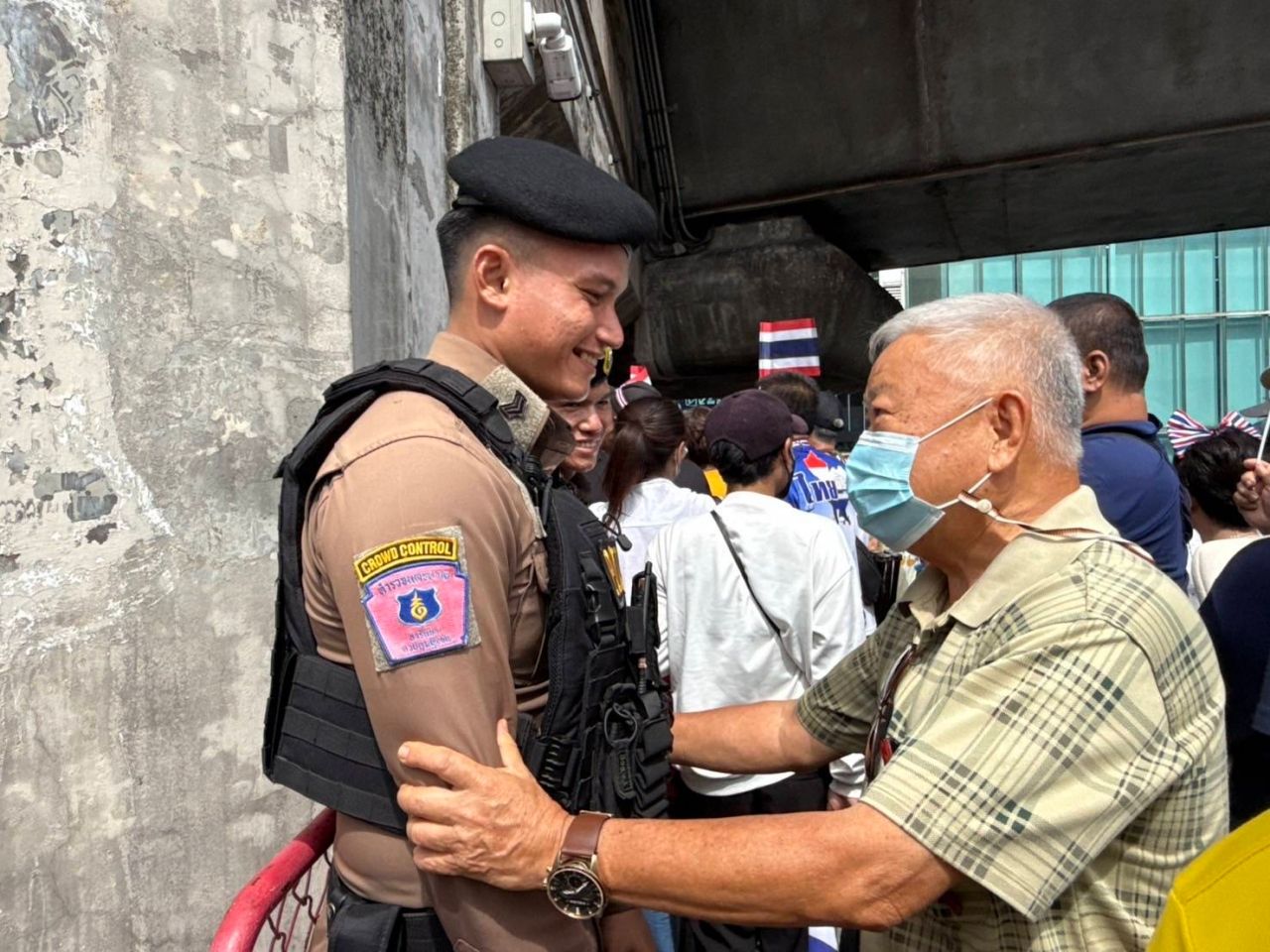 曼谷警察总监感谢全体警员认真履职 确保集会安全