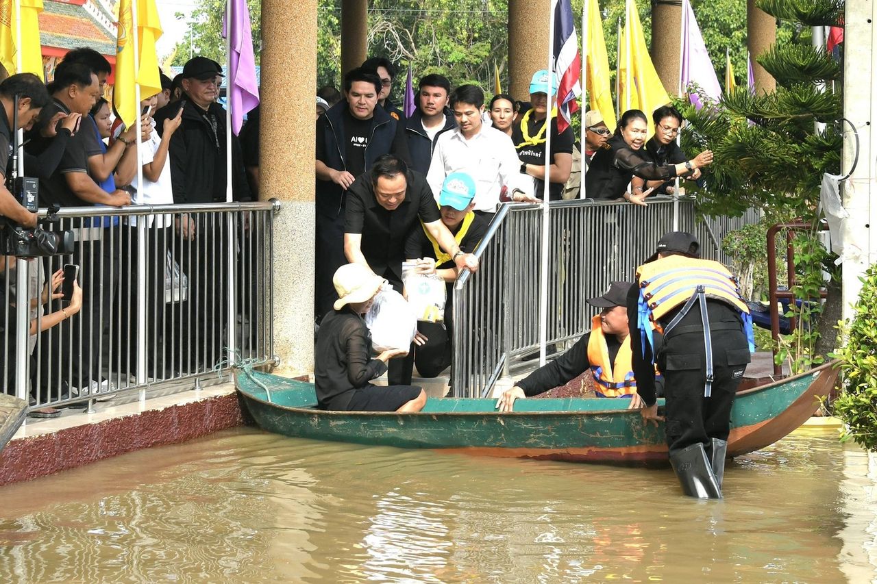 “阿努廷” 承诺加快排水 当地居民称赞比电视上更英俊 祝福再任总理