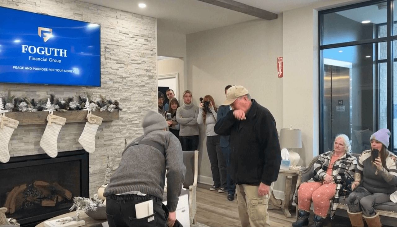 88岁收银员感动,网友筹款超170万美元,改变退休生活