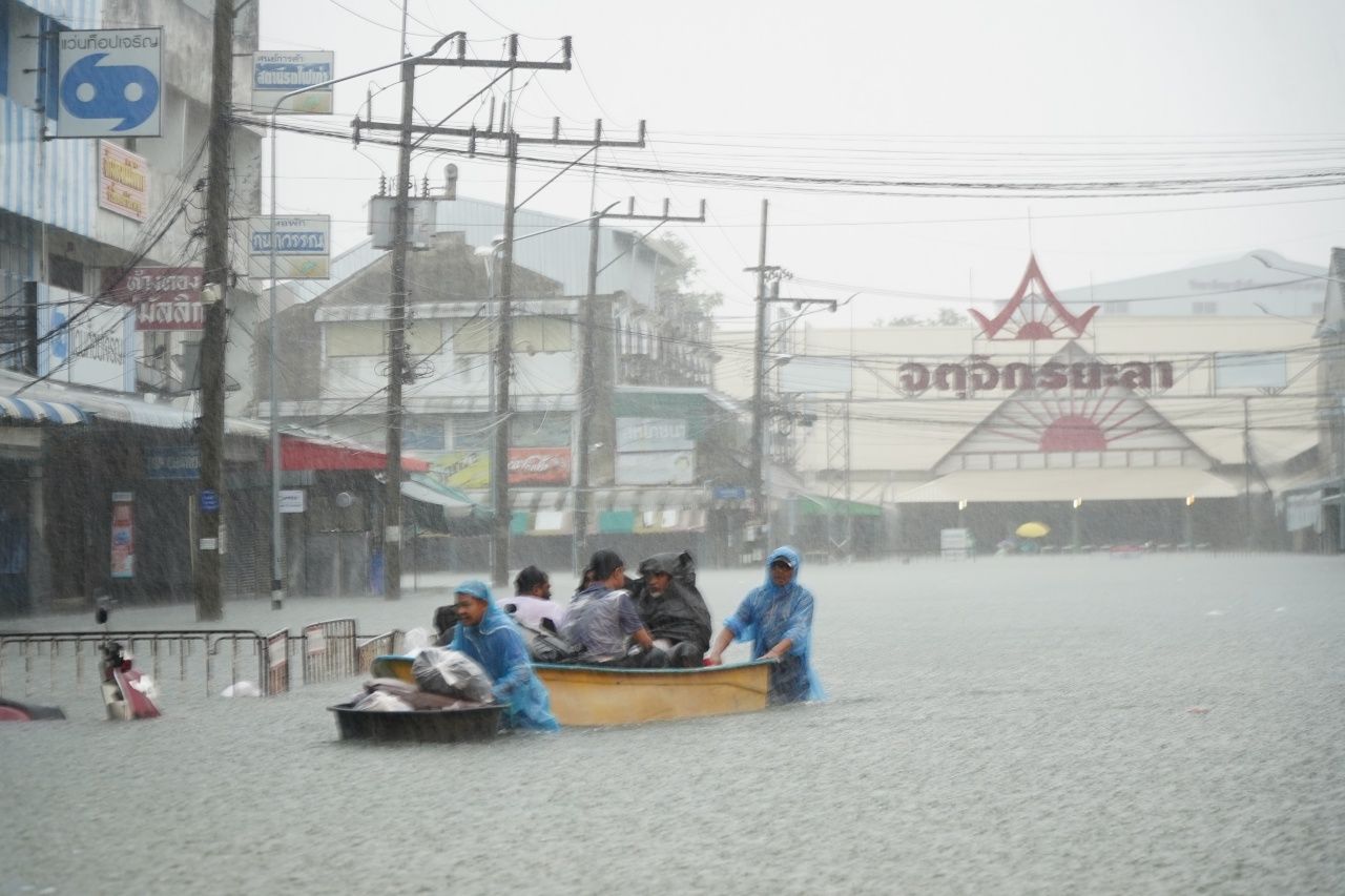 也拉危机 洪水涌入经济区 80-100厘米 群众紧急撤离