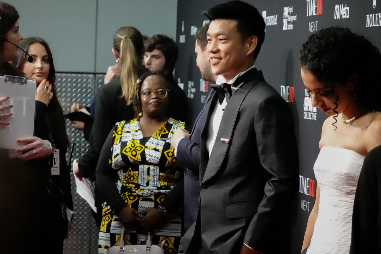 泰国人民党首领“纳潘”出席纽约TIME 100 NEXT晚宴,荣获年度领导者奖项