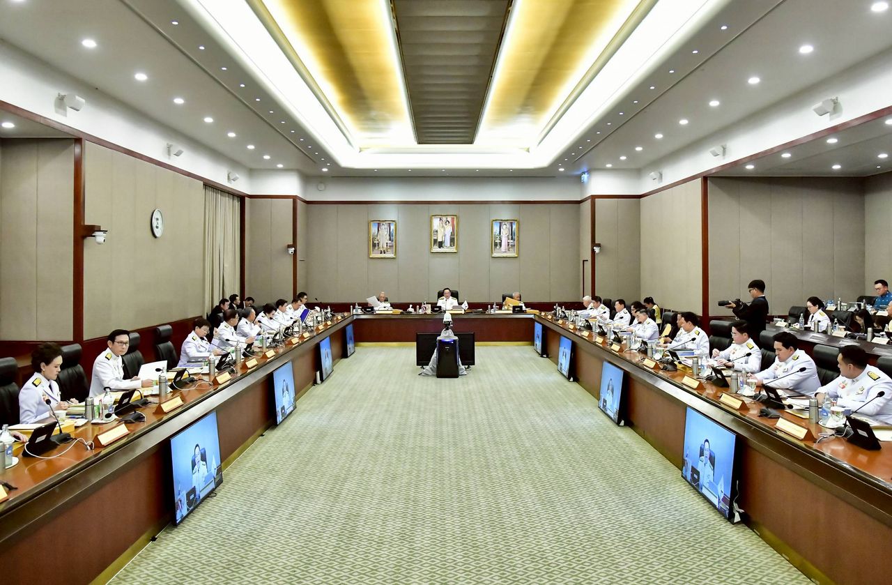 “阿努丁” 自主负责安全事务，分配6位副总理职责，由“巴颂南”负责司法-DSI