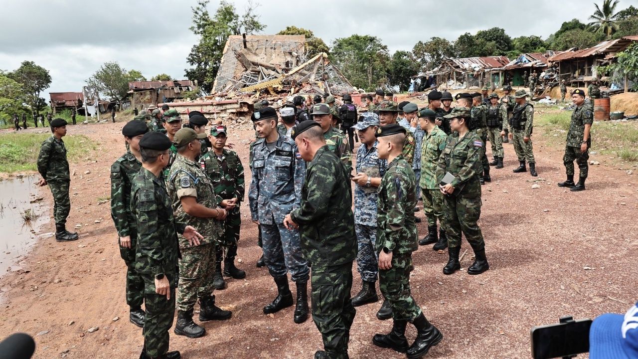 惊险一刻  柬埔寨士兵抗议泰国士兵 带领IOT大使团勘察“安磡”边境（视频）