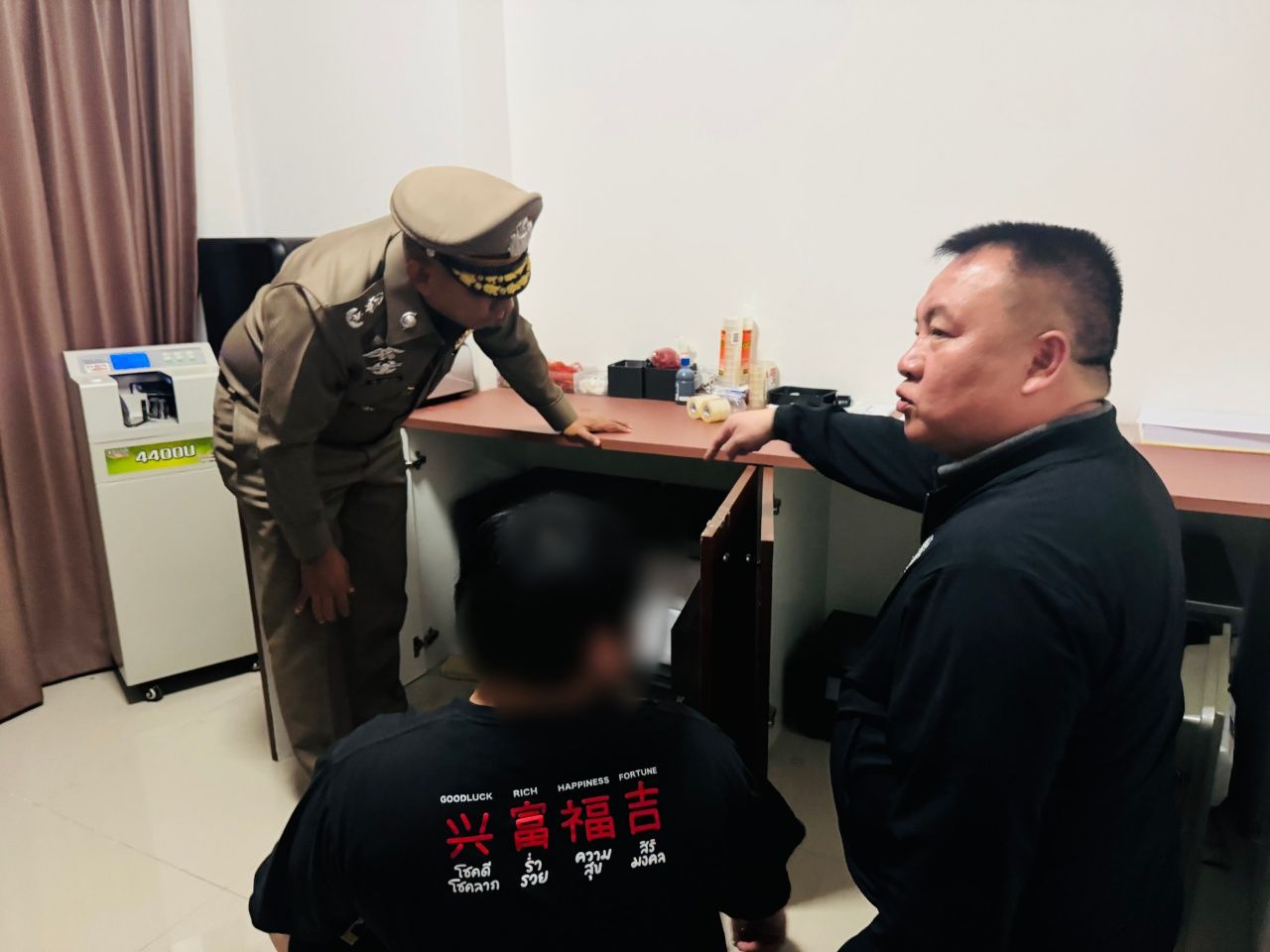 调查 1 组查获在线博彩账户，缴获逾 3000 万泰铢现金