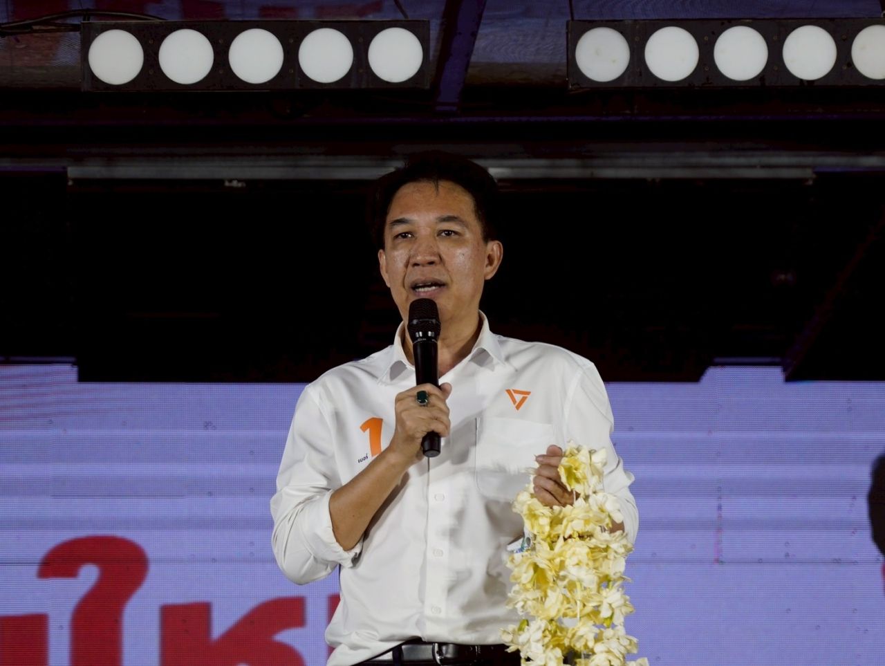 “腾-纳通”呼吁清莱人民选择人民党候选人团队，承诺将帮助恢复城市