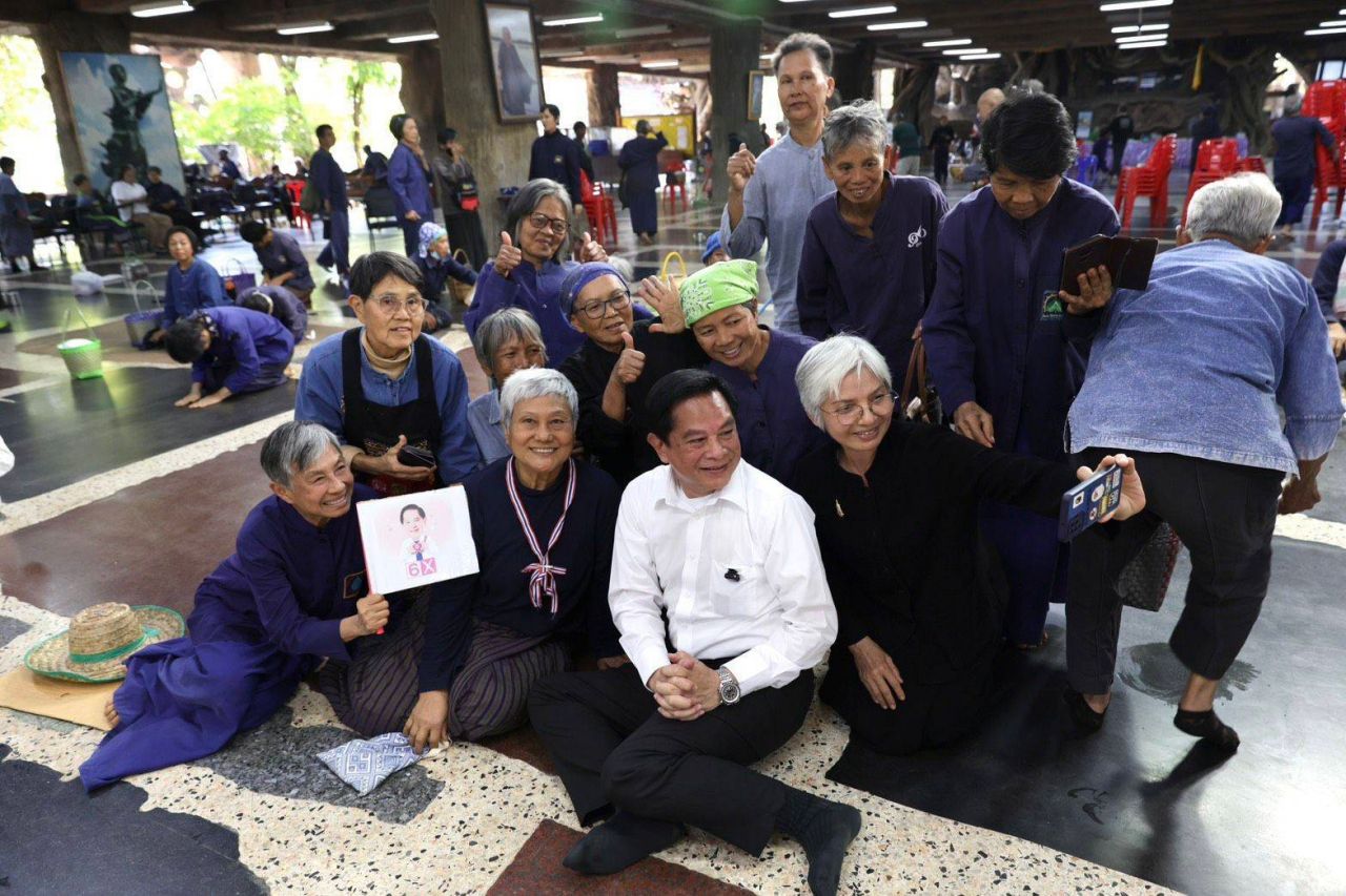 “皮拉潘”走访乌汶府-四色菊府，倡导联合泰国建国政策，强调永不背叛国家