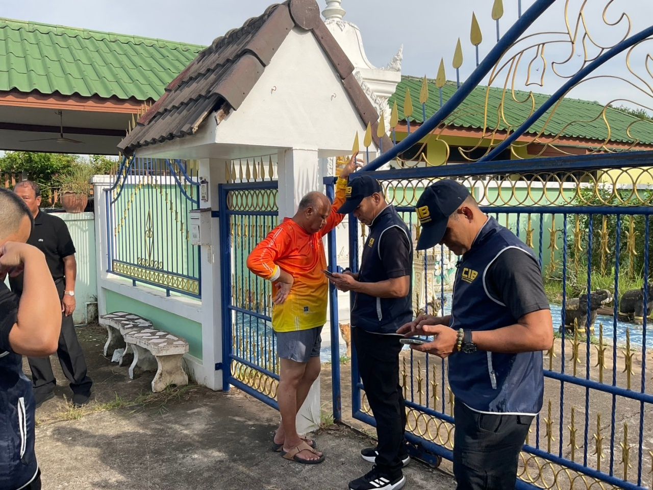 快讯！“大乌龟”率警队突袭抓捕前披集府住持黄色帮派前情人“西卡高尔夫”