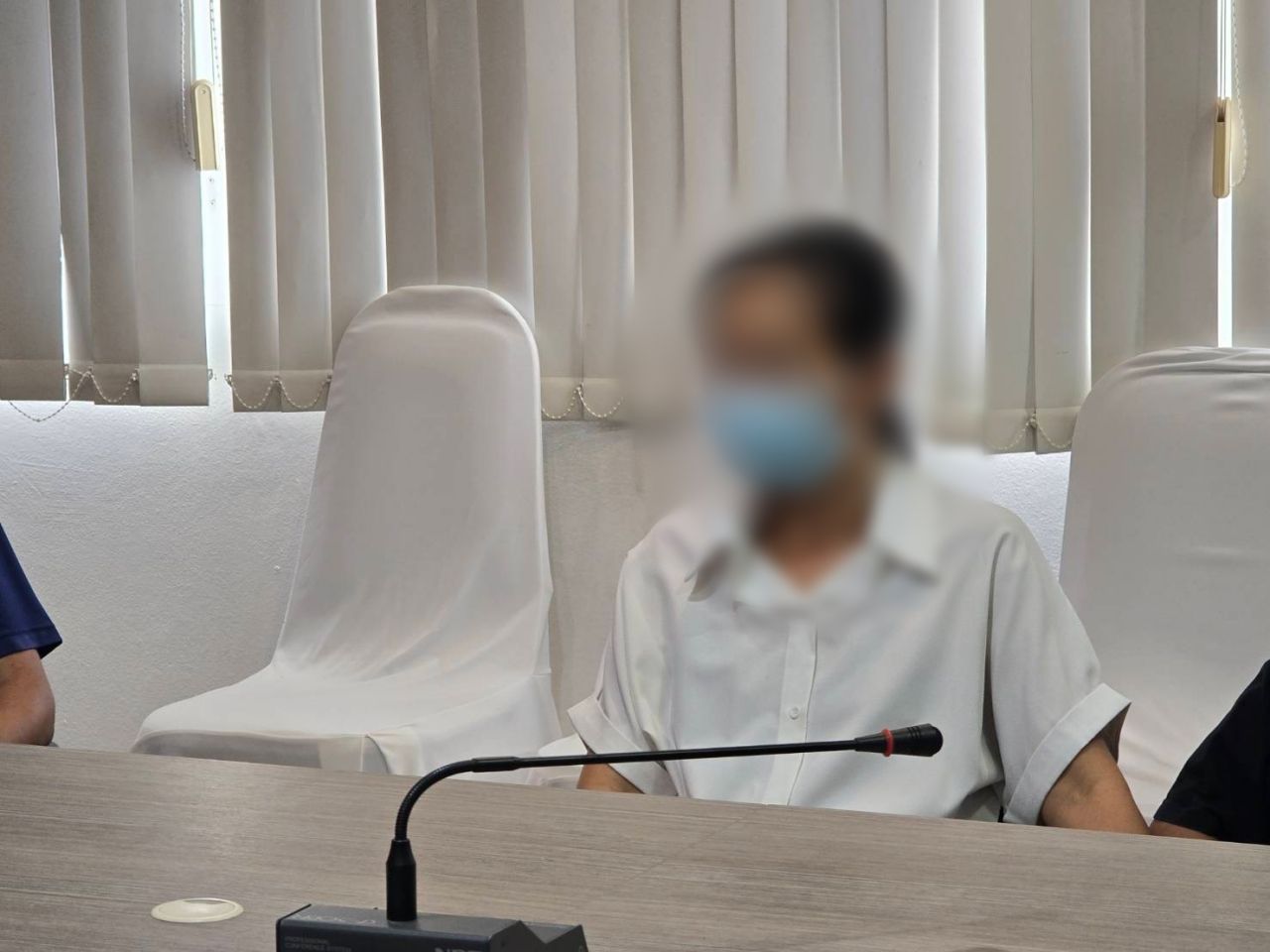 警方指控暴力丈夫在餐厅内袭击妻子和孩子，并声称无意，只是推搡