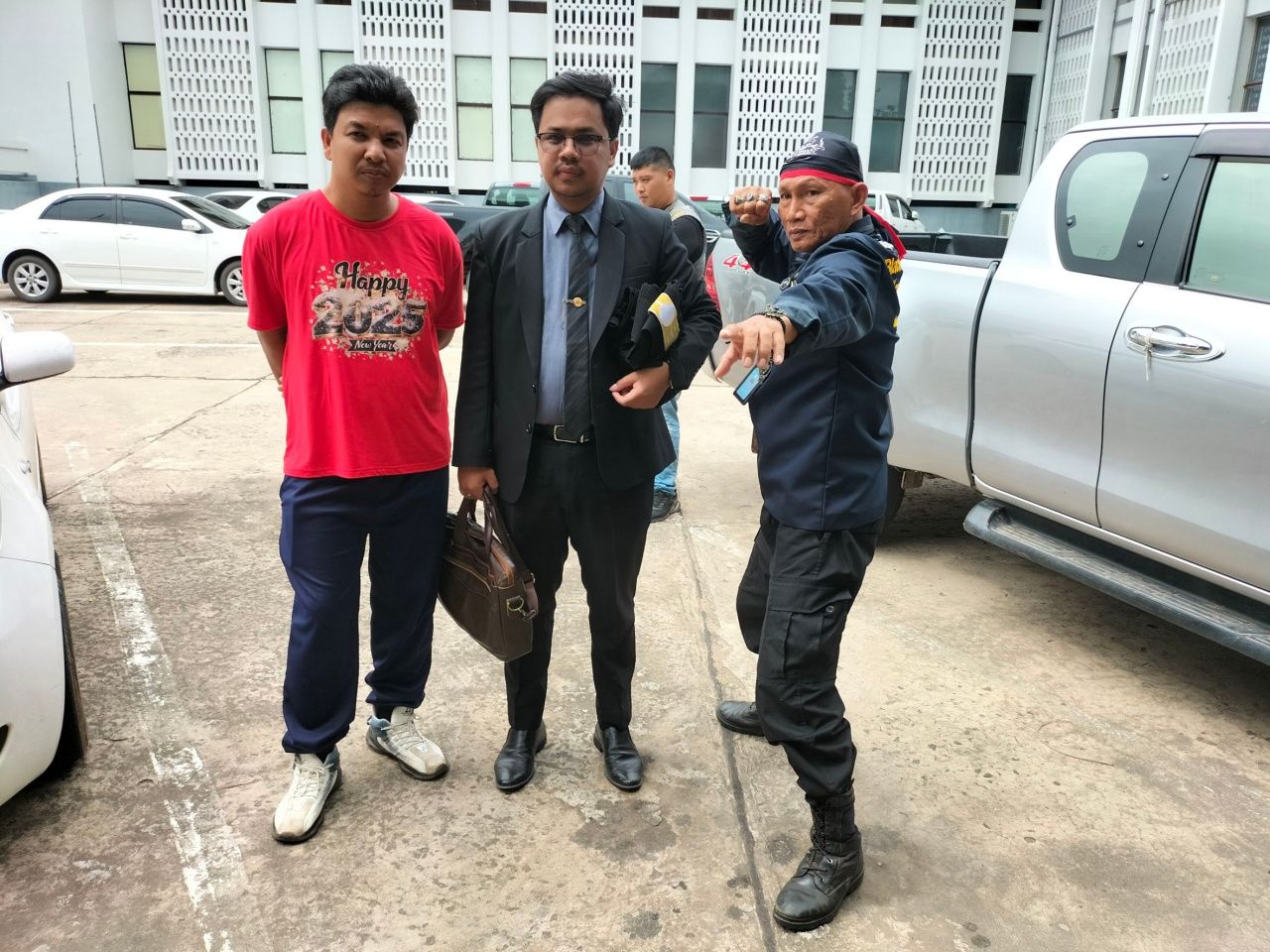 监禁1个月，罚款5千泰铢，叔叔Sommai殴打柬埔寨军人，致歉认错未逃跑