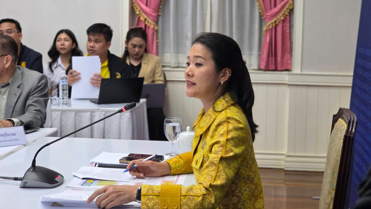 “提拉叻” 向7个泰柬边境省份的省长解释内阁批准每省增加1亿泰铢