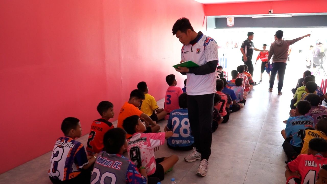 追梦,来自全国的800多名学生争相进入ชัย纳特县省学校