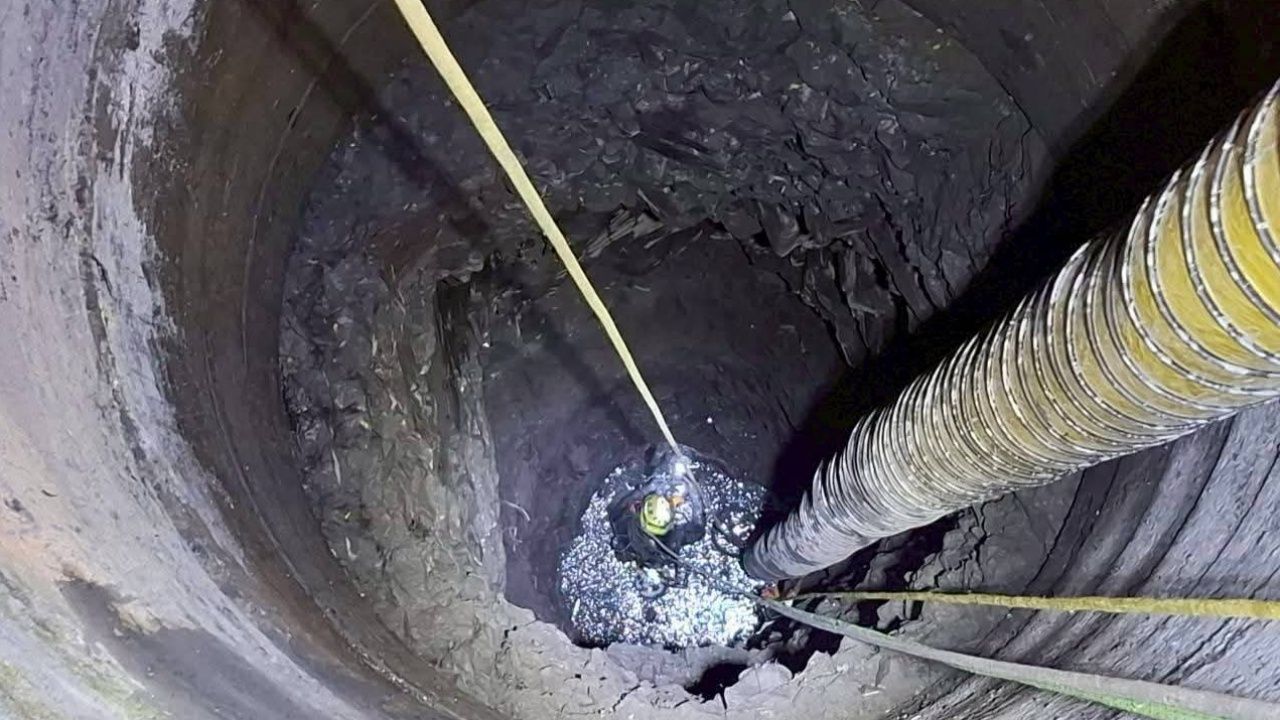 开始闻到气味，持续行动，打捞“小老师”被侄子杀害丢弃在废弃井中的尸体，狭窄-空气不流通