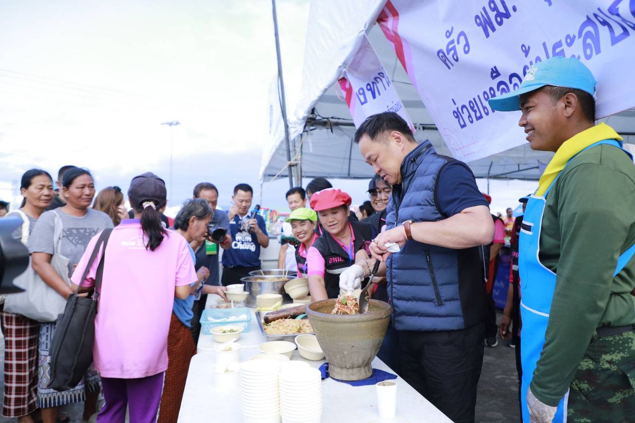 安努廷慰问难民中心并澄清无停火协议