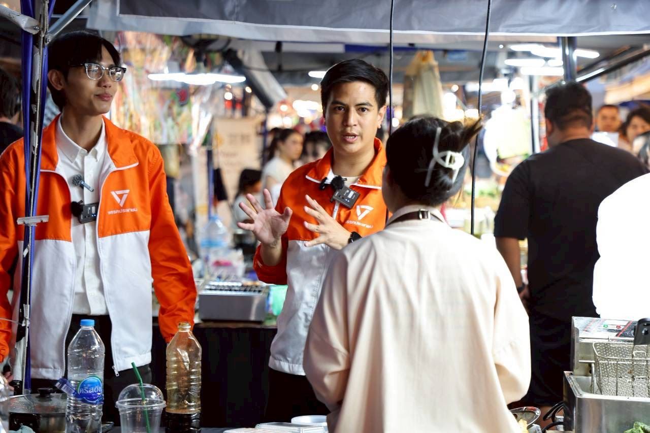 “意霆”在暹罗推广教育政策 - “塔纳通”造访北榄府，全省相信橙旗将重现