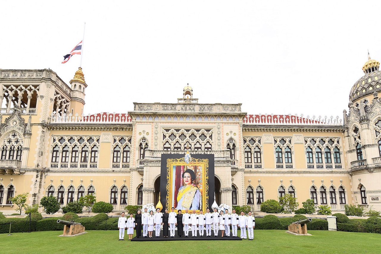 政府举行七日法事，献给皇后诗丽吉陛下的皇家功德