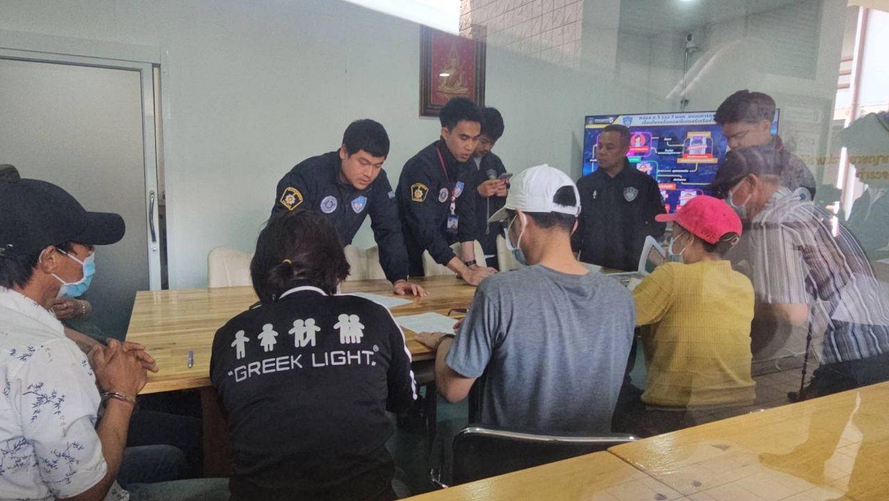 跟踪逮捕大团伙“提款机帮”，坦白说中国灰色老板每一百万泰铢支付七千泰铢