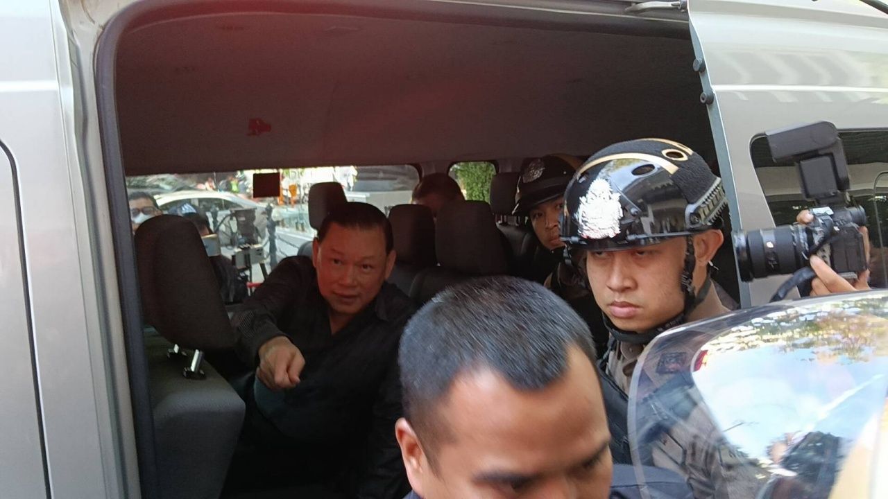 警方将“森塔纳”移交曼谷南部刑事法院,涉及勒索台湾商人案