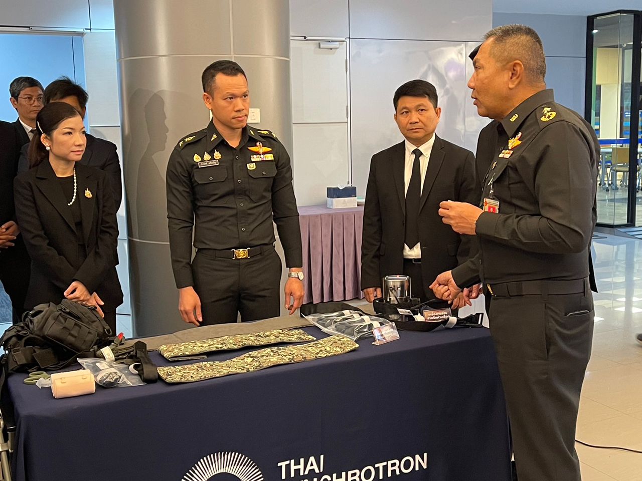 高教部交付“止血带和软夹板”泰国创新国防支持