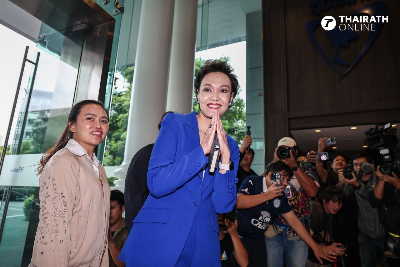 素帕吉微笑着穿着蓝色西装加入泰自豪党，“阿努廷”即将宣布担任商业部长