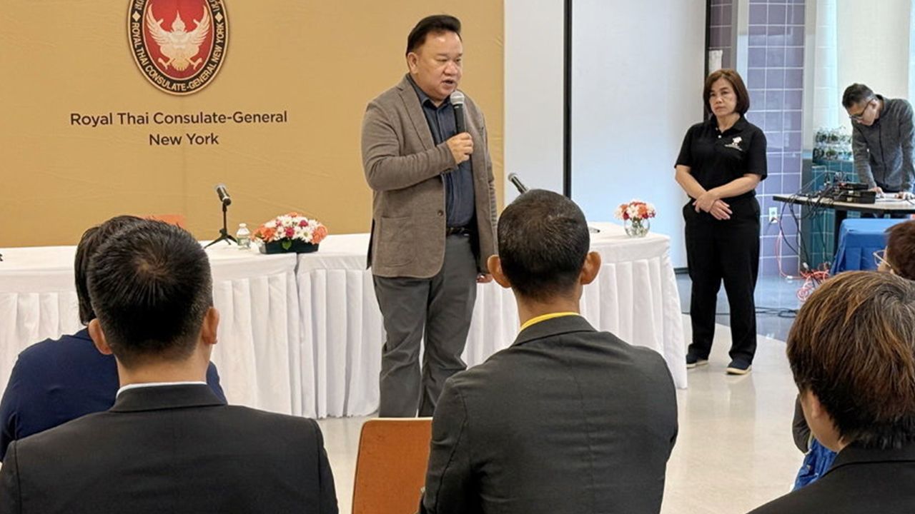 会见泰国人，领事部主任曼贡·普拉通凯带领官员和法律顾问团队，保护和支持海外泰国人利益部门，举办“领事会见民众”项目，会见在纽约州文化中心的泰国人。