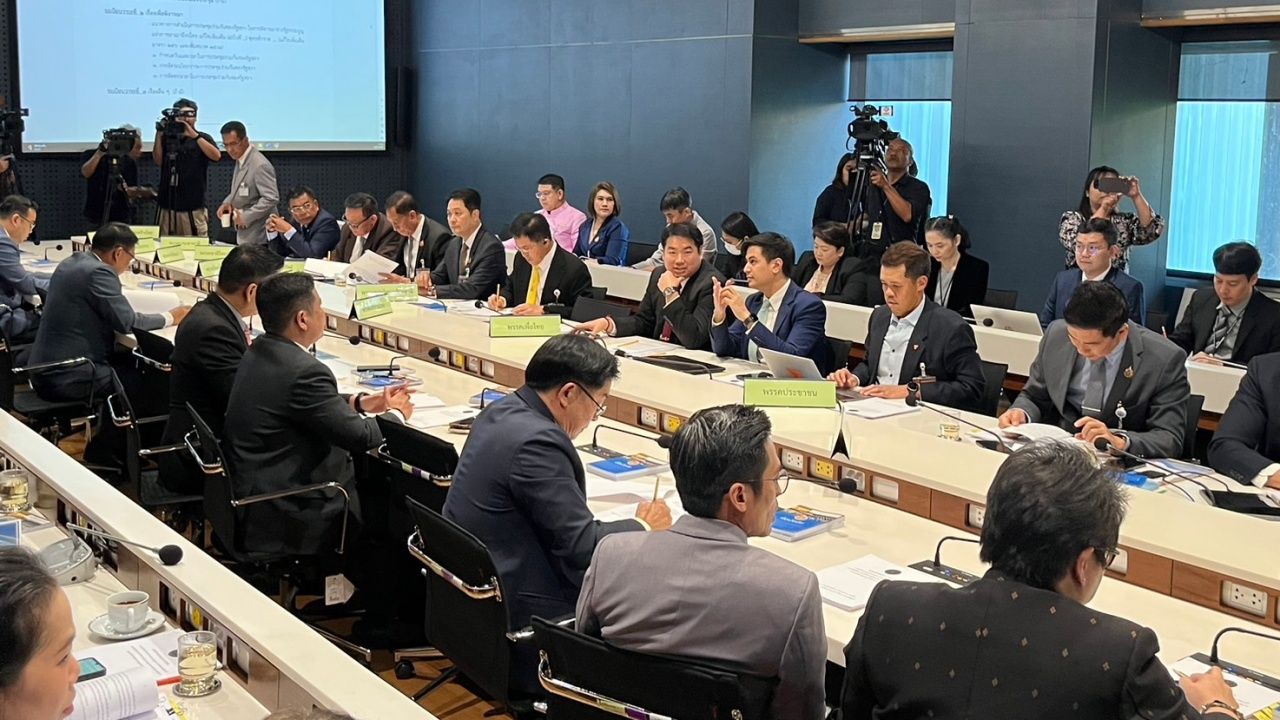 “三方会晤”决定在10月14-15日开会讨论修宪事项，“帕拉多尔”相信可以在下次会议内完成第2-3项议程