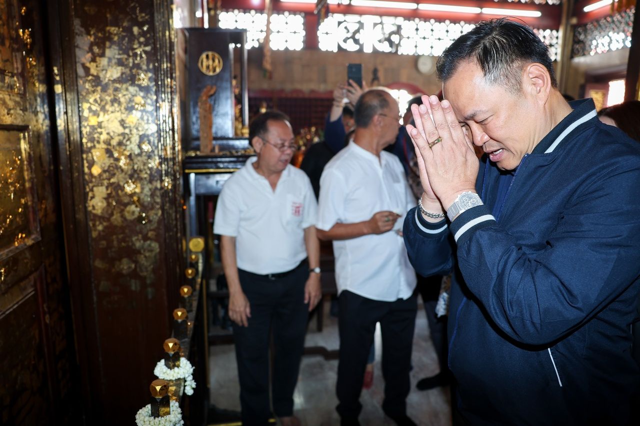 “阿努廷” 希望以打破普吉的蛋壳为荣，进行祈福敲钟37次