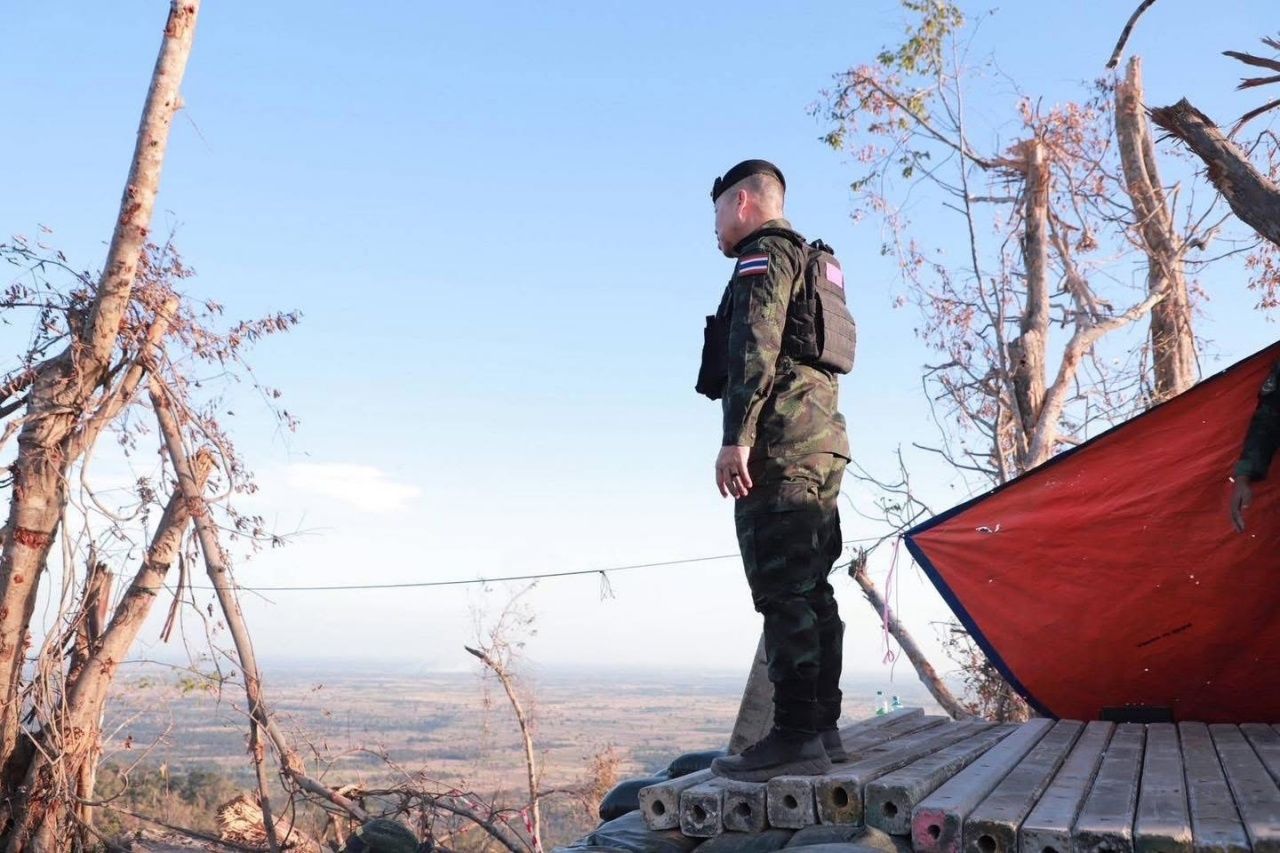 “普将-第二军司令”踏上丘陵350 乌牛寺遗址,重申泰国主权完整