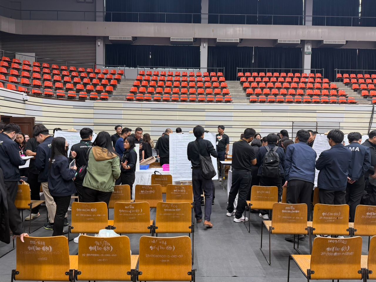 曼谷选举委员会模拟演练选举登记前的真实场景，警告禁止分配号码后举办娱乐活动