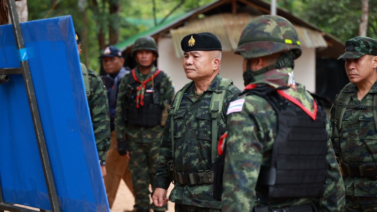 第二军区司令检查TMAX地雷行动部队，加快恢复安全区域