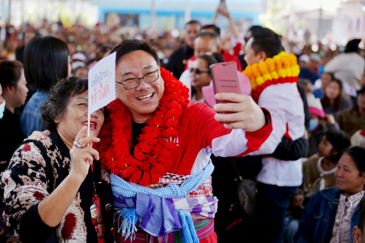 “朱拉潘”在汶干府拉票，恳请民众选择为泰党赢得整个府，提出泰国无贫困政策