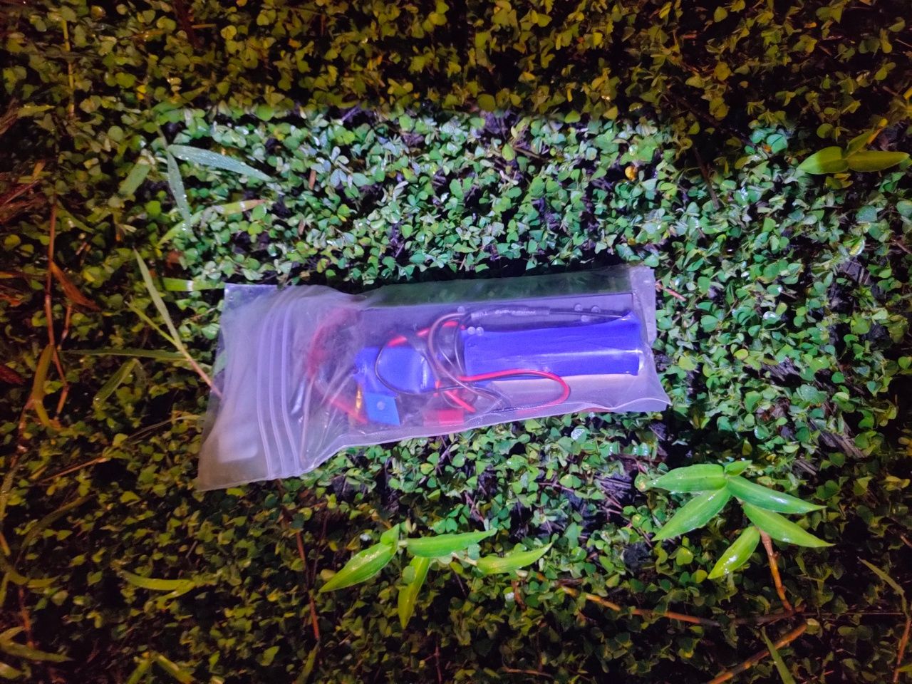 警方拦截边境运炸嫌犯，车辆中查获爆炸物