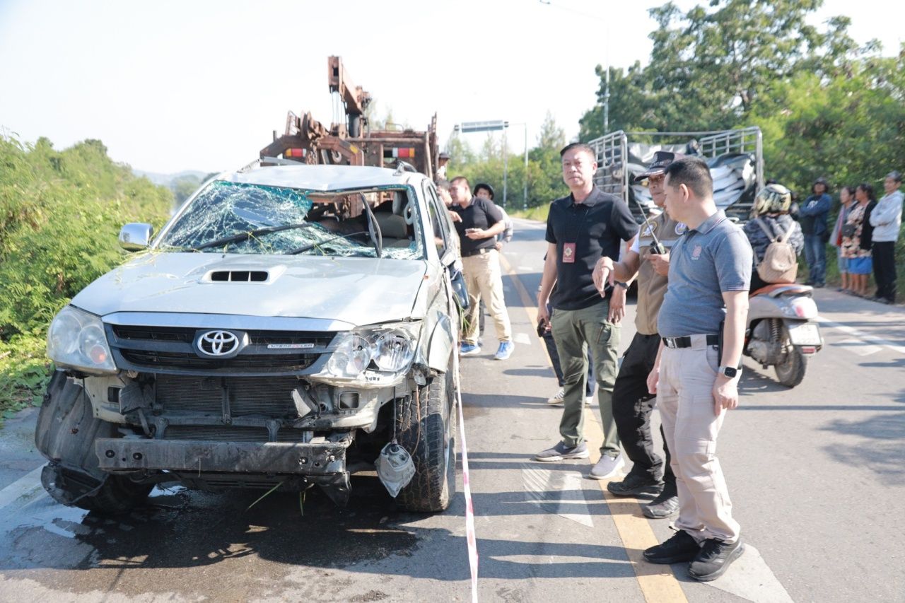 丰田Fortuner翻车坠河 惨遇9人遇难